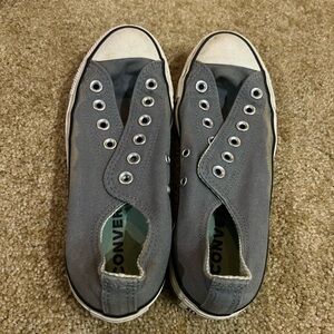 women’s size 7 converse! will ship with laces